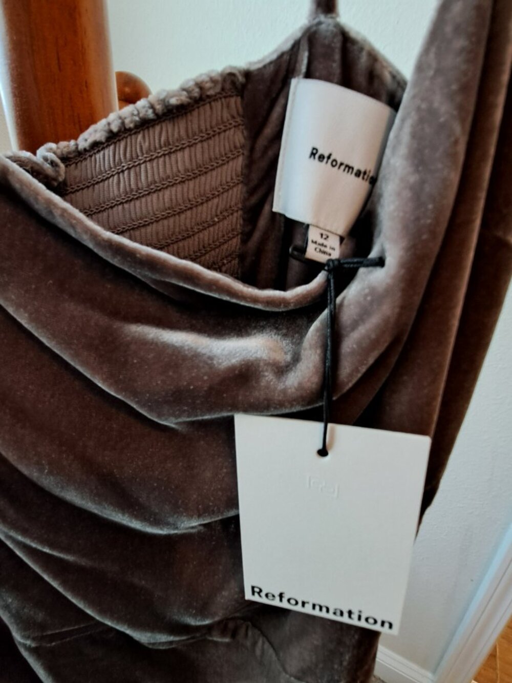 Reformation Frankie Velvet Dress NWT - Picture 6 of 10